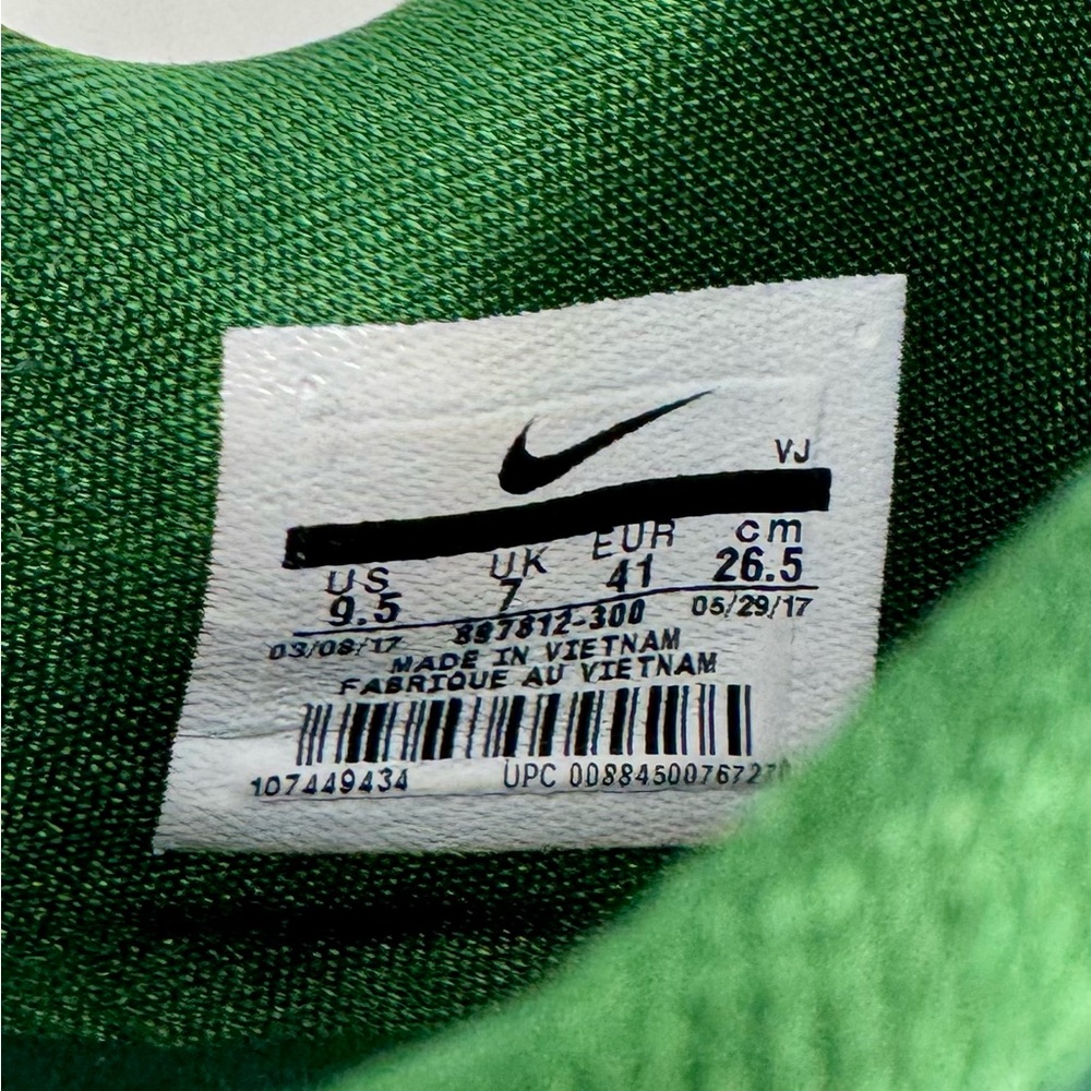 Nike Hyperdunk Sneakers with White Swoosh - Picture 2 of 6